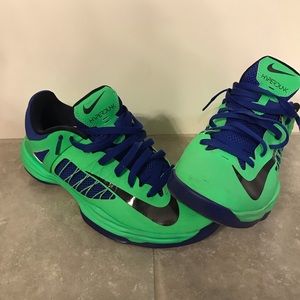 Nike Hyperdunks 9.5